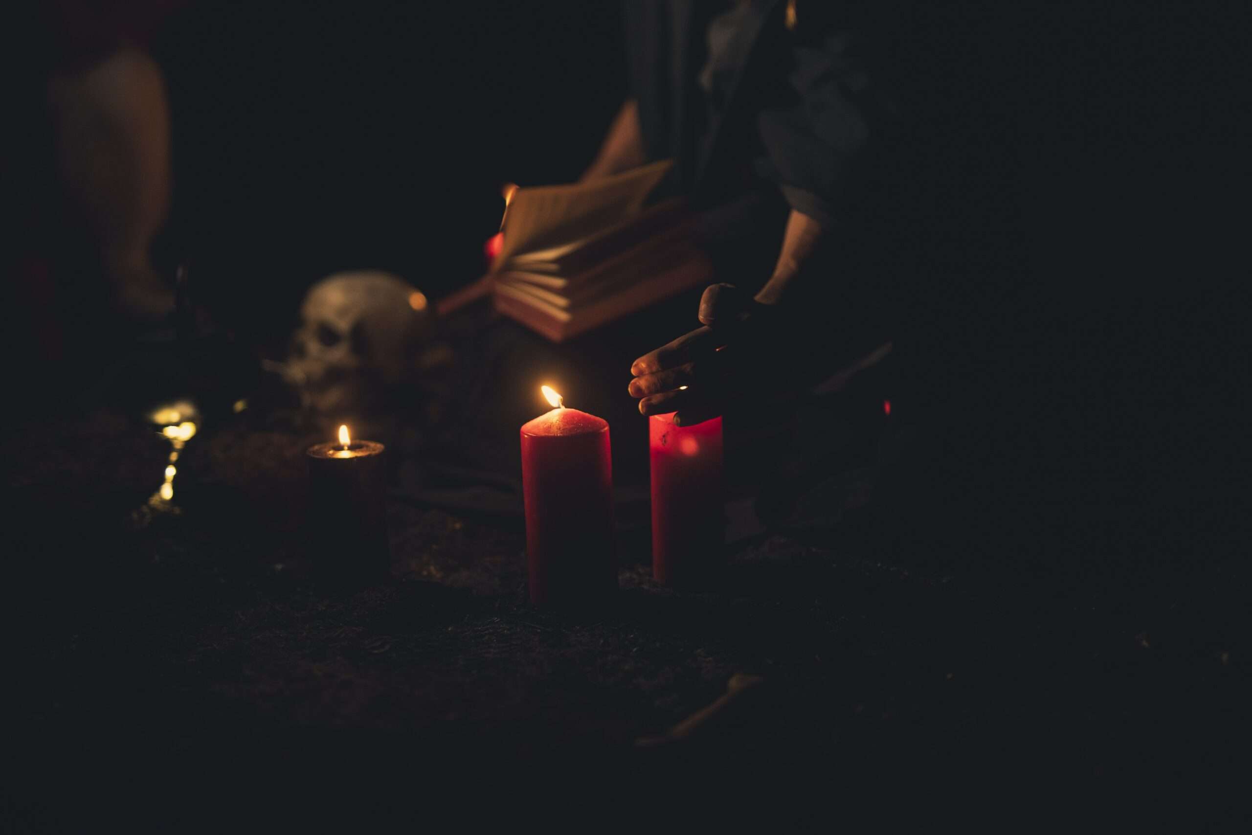 candles-skull-halloween-dark-night